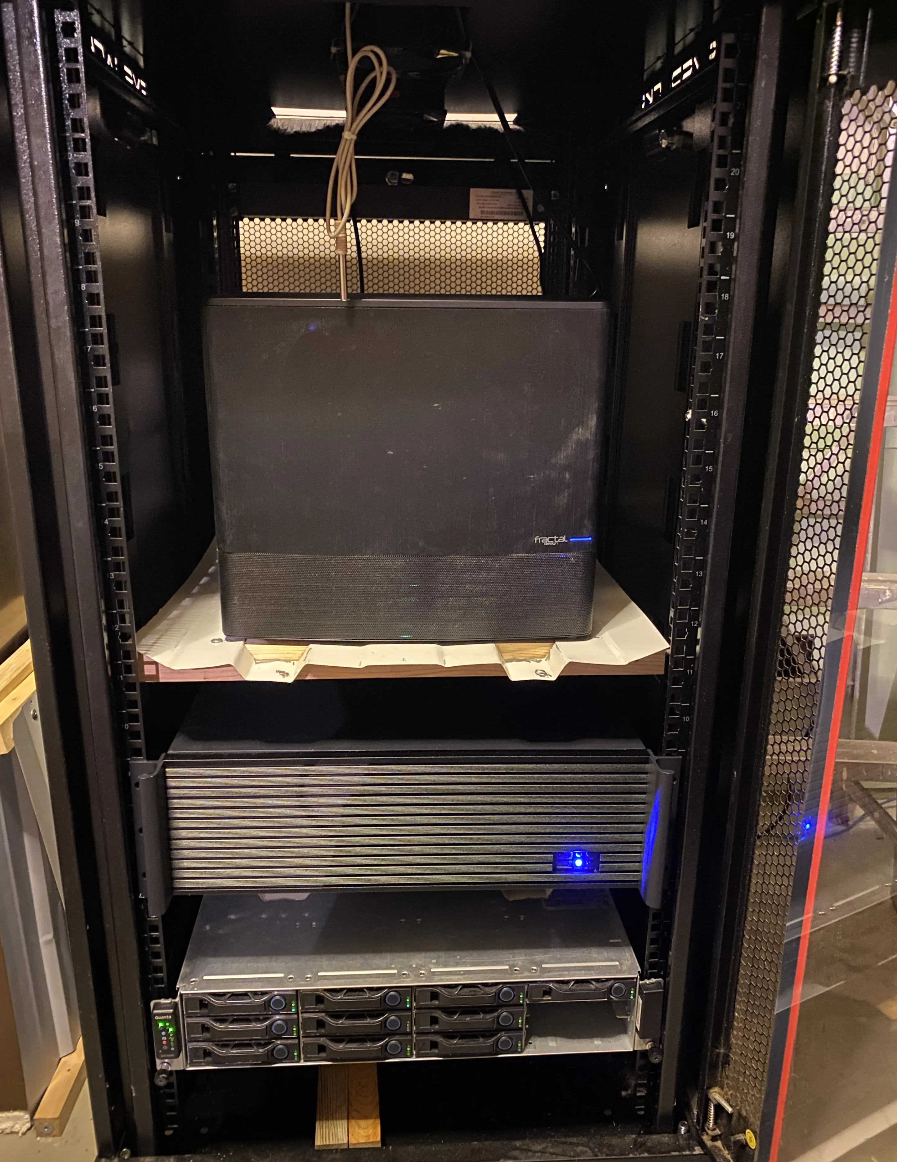 image_homelab-server-rack.png